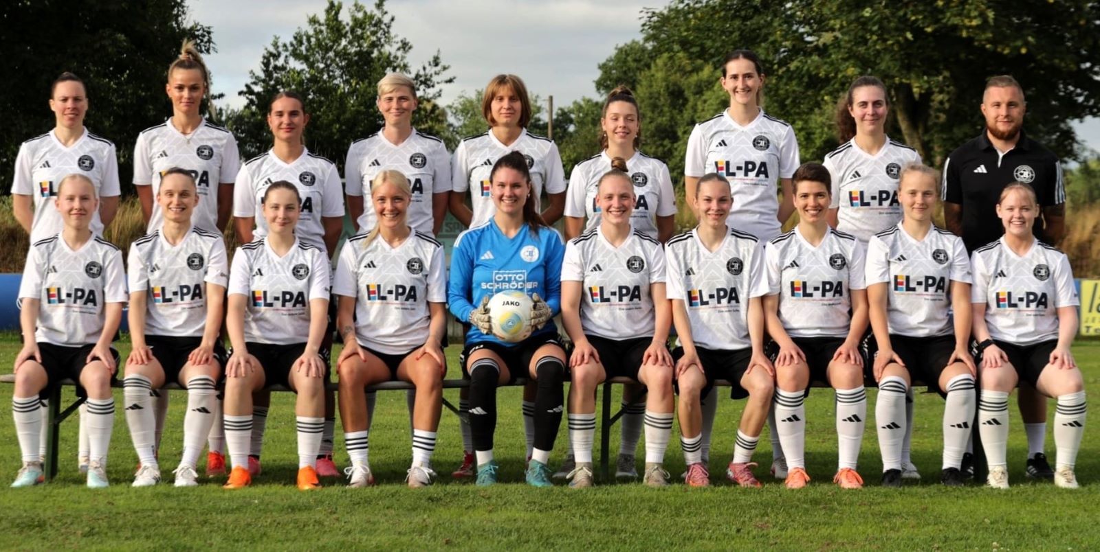Freuen sich auf das DFB-Pokalspiel:  Das Frauen-Team des FC Jesteburg-Bendestorf spielt in der Oberliga Niedersachsen. Foto: pr