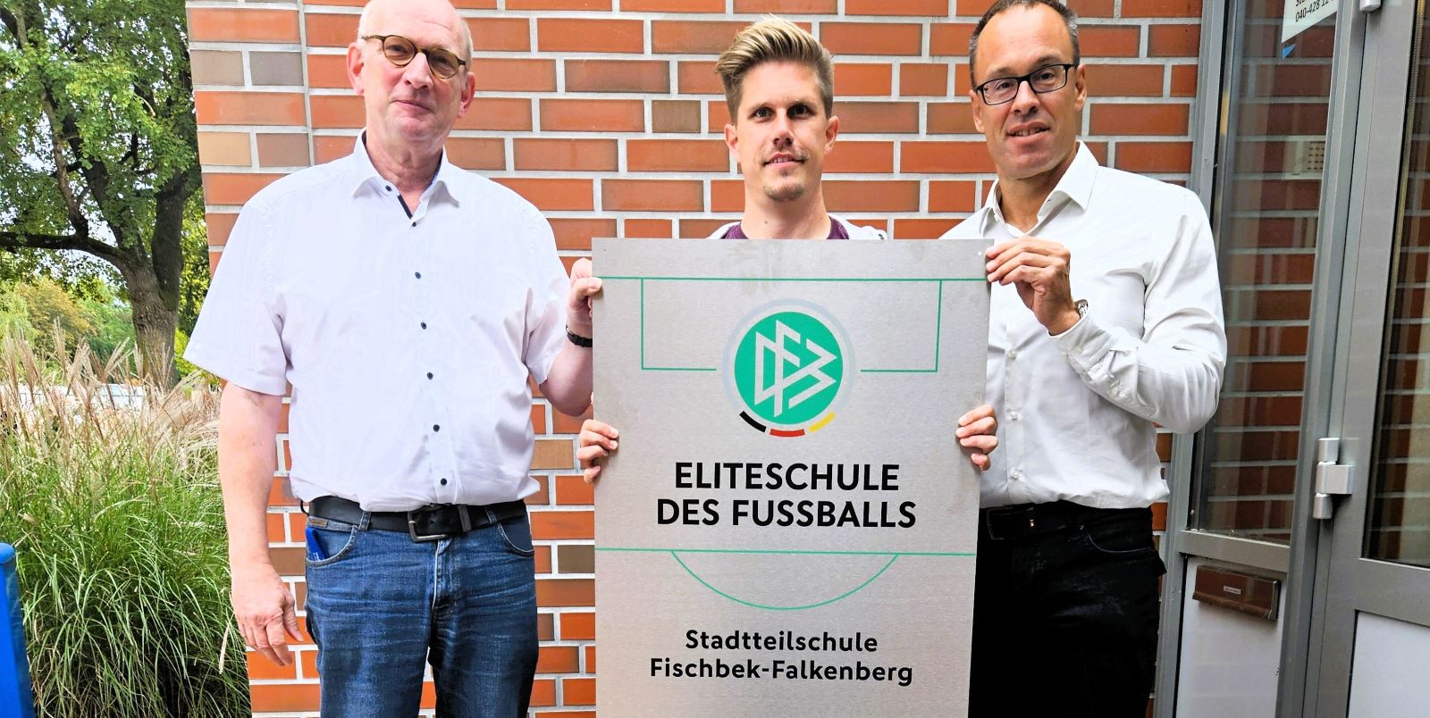 Stephan Ropeter (Schulleiter), Tim Wöllmer (Leitung Fußball), Mark Schepanski (Leitung Sportprofil). Foto: privat