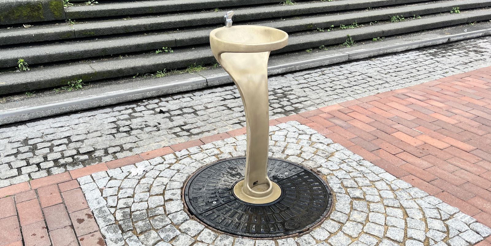 Der neue Trinkwasserbrunnen am Seeveplatz. Foto: Christian Bittcher