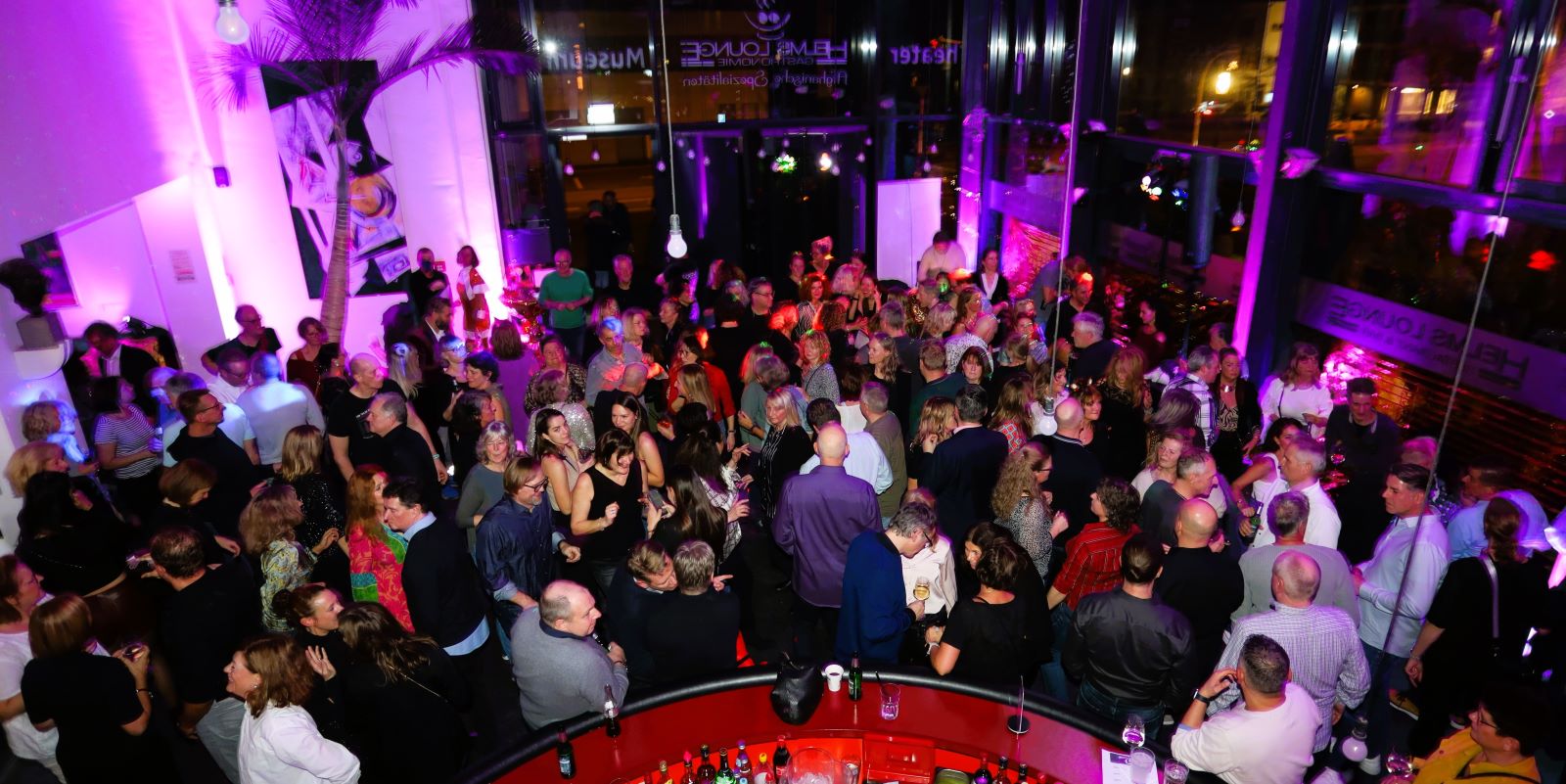 Am Sonnabend, 6. Dezember, steigt die beliebte Kultparty „Heavy Christmas“ in der Helms-Lounge. Foto: Christian Bittcher