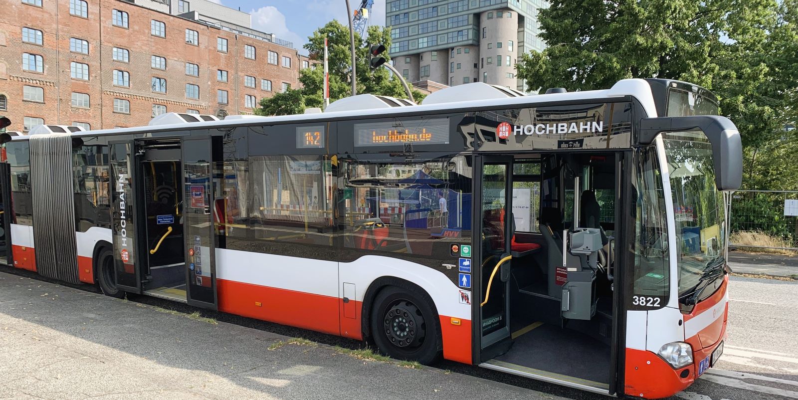 Am Montag werden in Harburg die meisten HVV-Busse stillstehen. Foto: Christian Bittcher