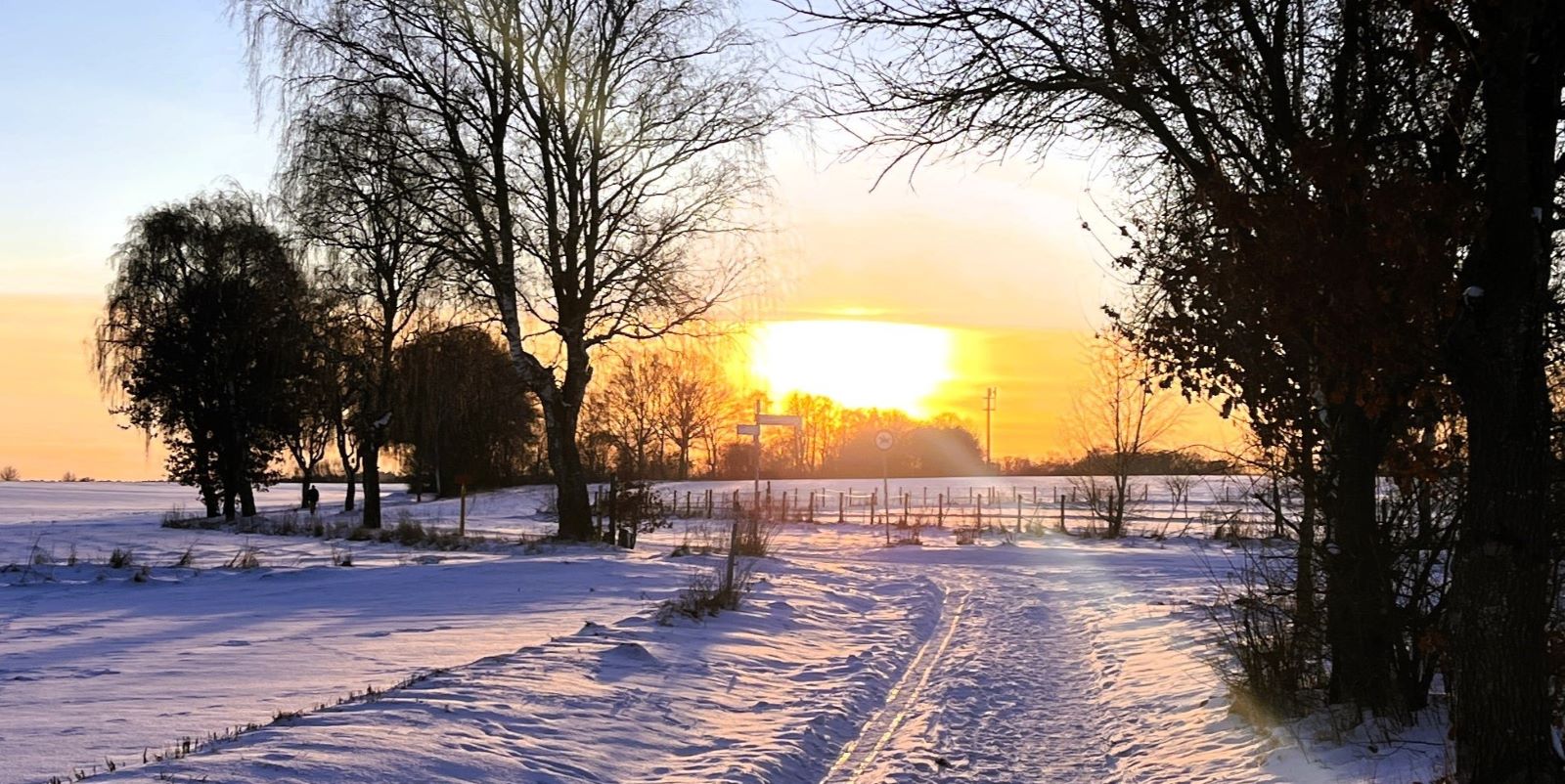 Mittwoch und Donnerstag gab es einen traumhaften Sonnenuntergang in der Winterlandschaft vor den Toren Harburgs.  Foto: Christian Bittcher