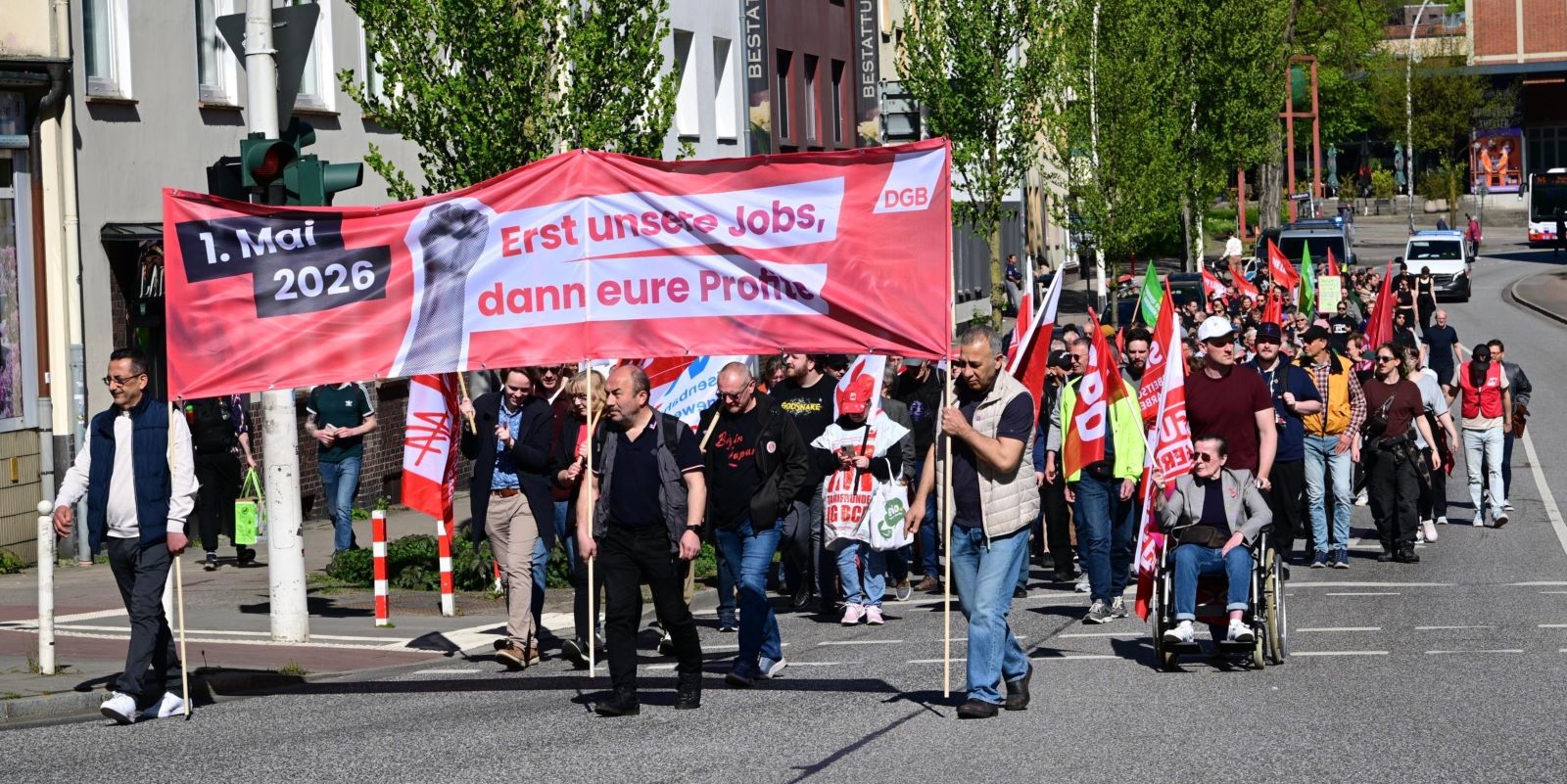 Der Demonstrationszug in der Knoopstraße, Ecke Bremer Straße. Foto: : Lenthe-Medien/Harms