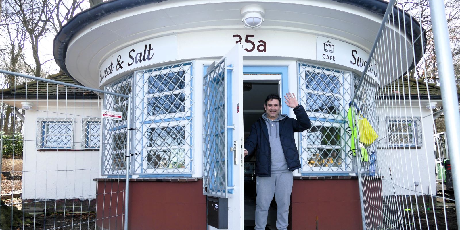 Sonnaben ist Eröffnung: Rado Elmessaoudi-Radouane vor „Sweet &amp; Salt“. Foto: Gisbert Vokrap